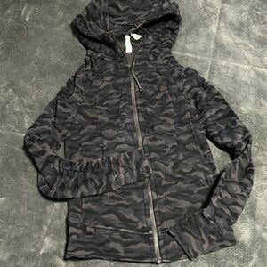 Lululemon camo scuba size 2